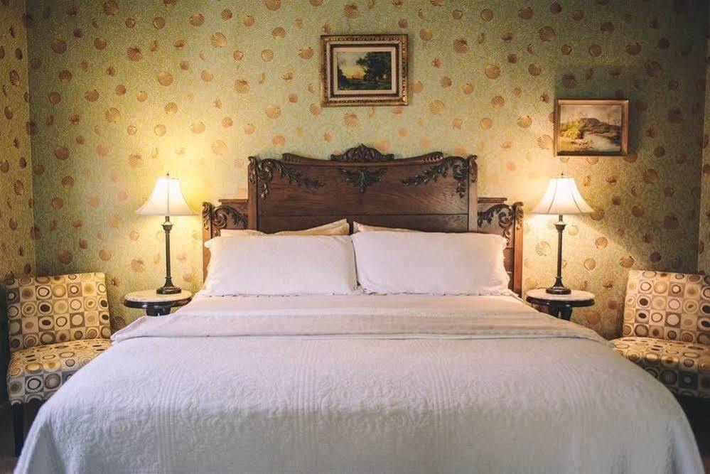 הילדסבורג Camellia Inn מראה חיצוני תמונה
